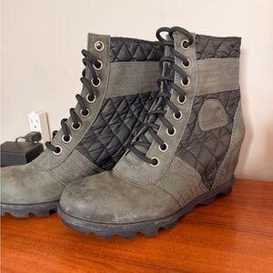 Sorel Gray Quilted Lace-Up Boots